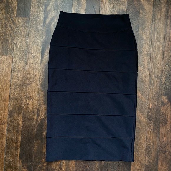 Leger Pencil Skirt in Black
BCBGMAXAZRIA - Picture 4 of 8